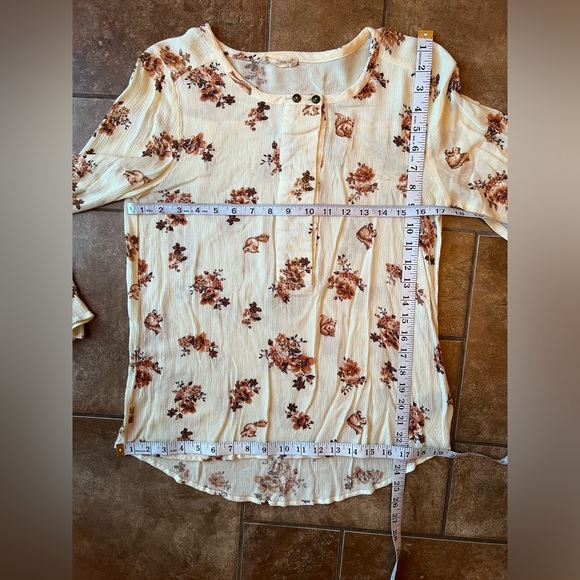 Altar’d State Squirrels and Flowers Blouse - Picture 11 of 12